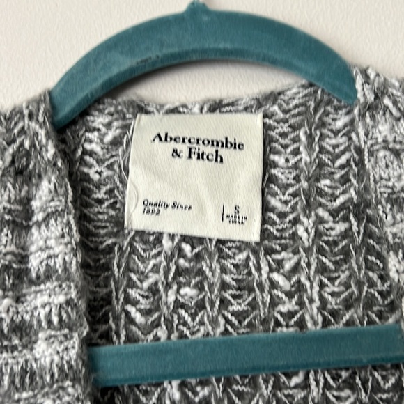 Abercrombie sweater - Picture 2 of 3
